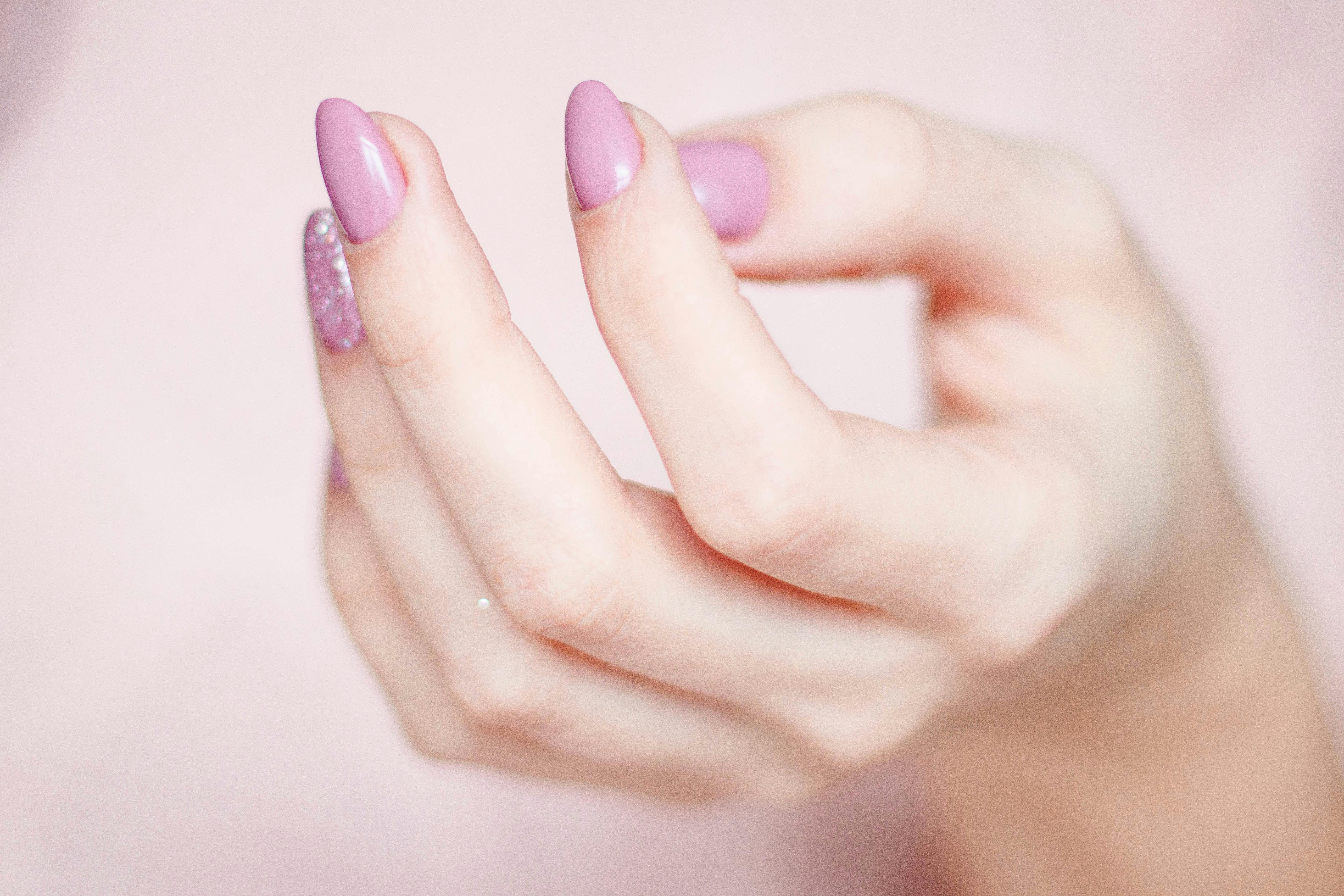 Tips: How to Strengthen Brittle Nails Naturally - NUCHU